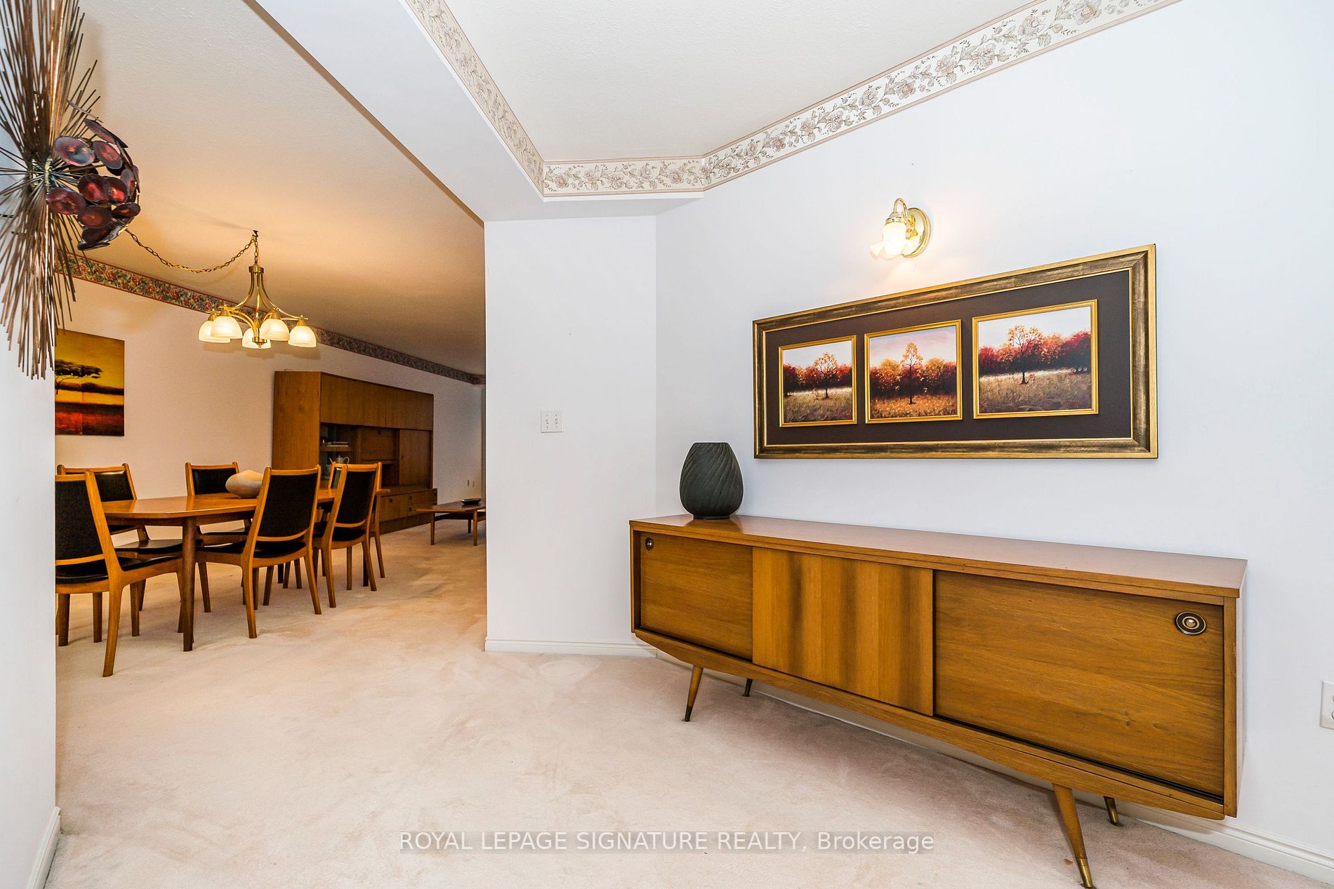 85 Wellington St W, #212