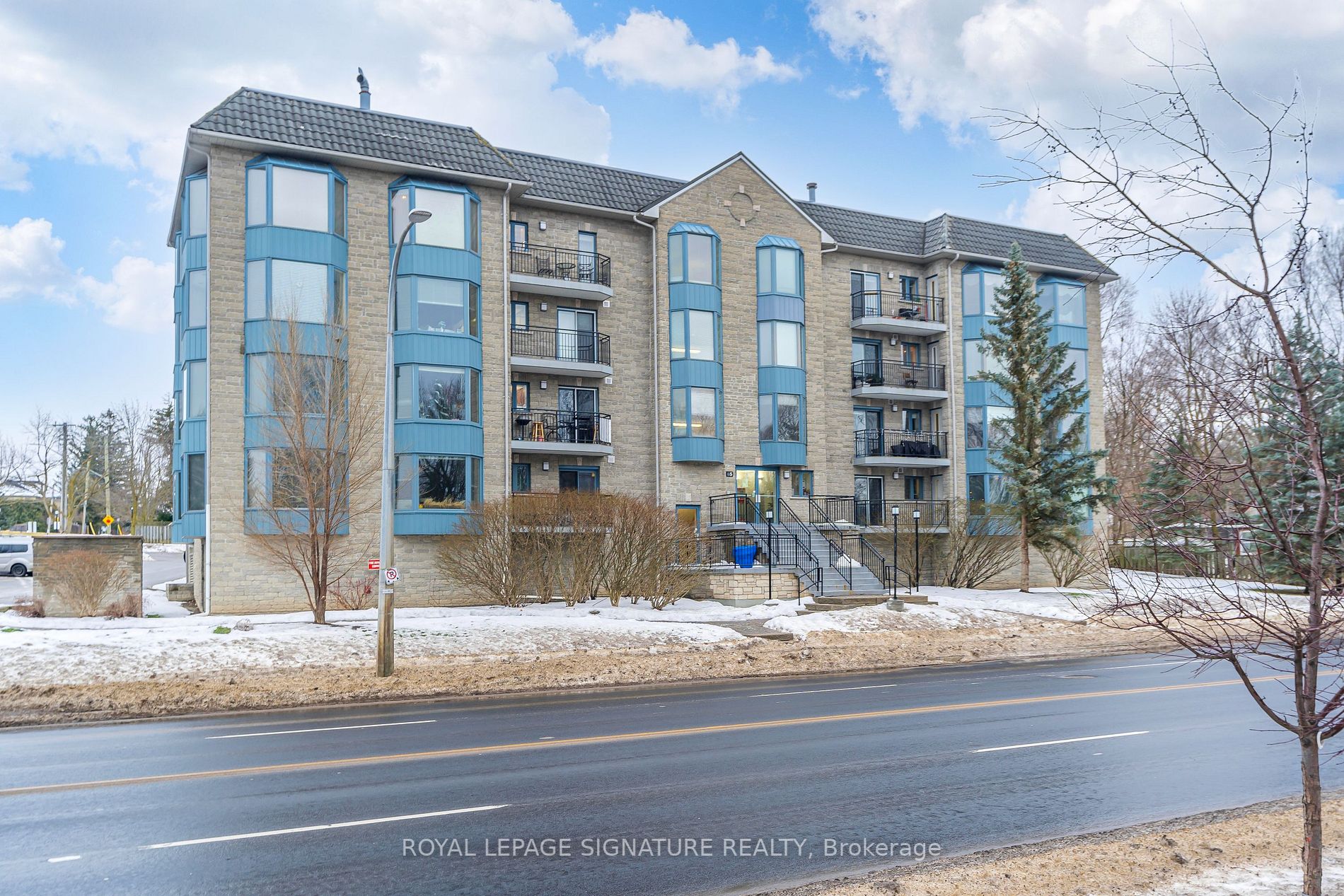 85 Wellington St W, #212