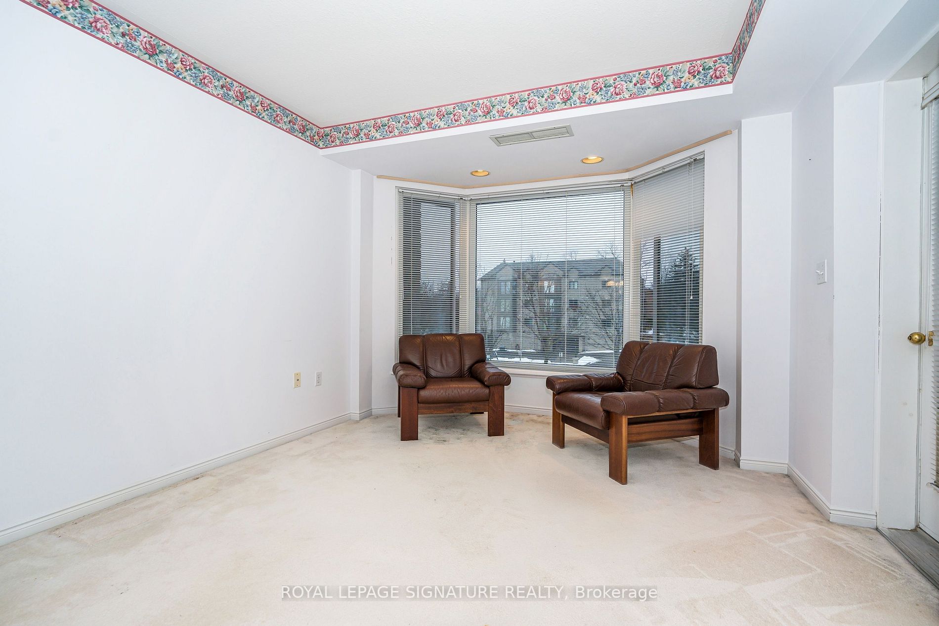 85 Wellington St W, #212