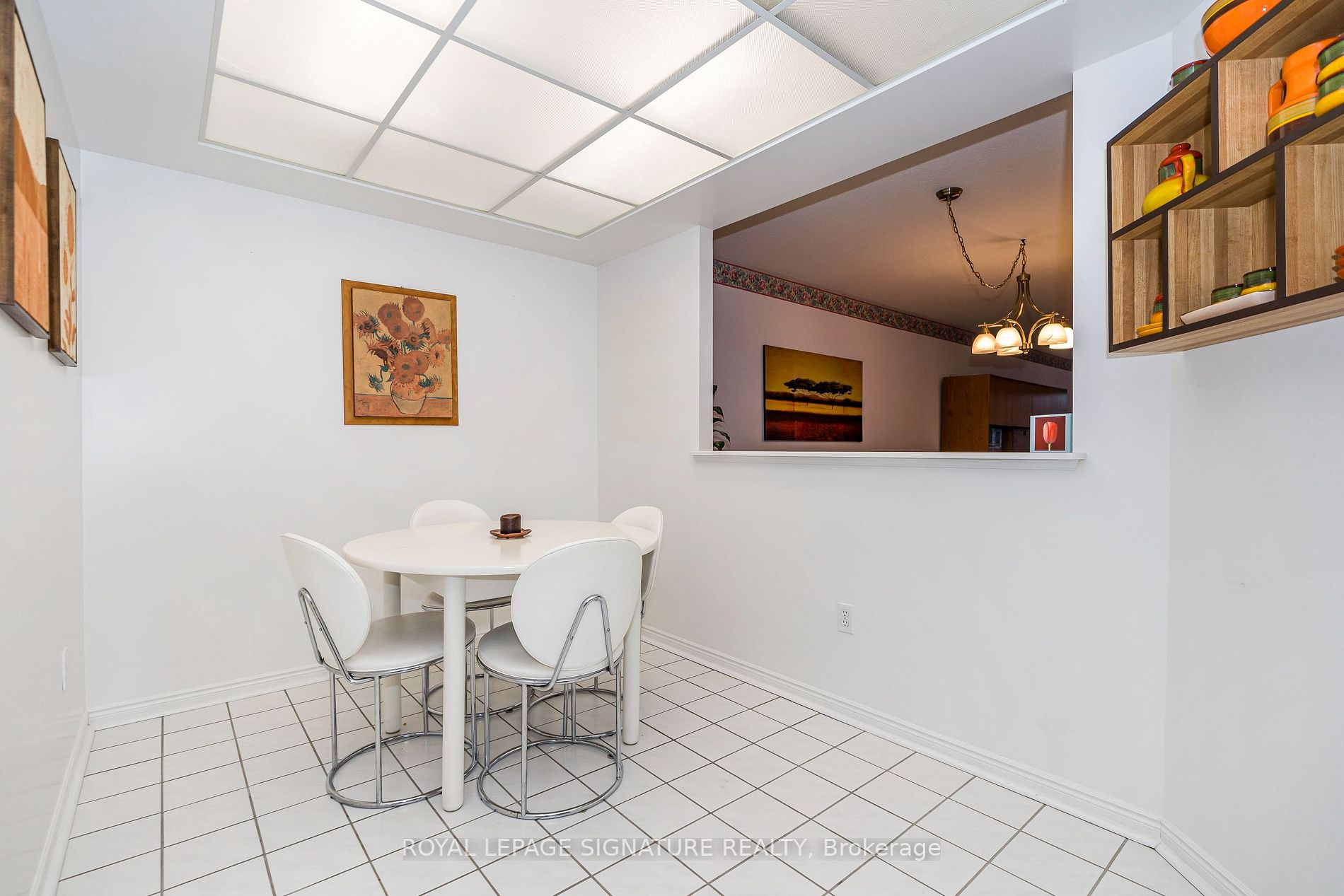 85 Wellington St W, #212