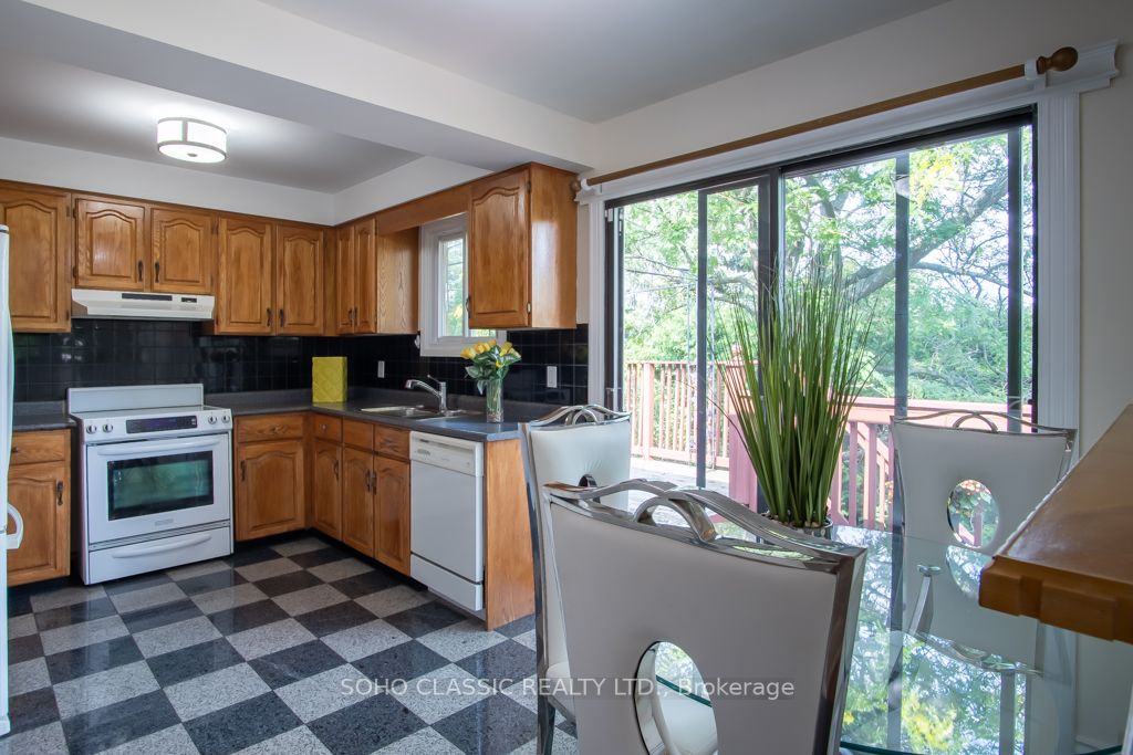 2 Lanewood Dr