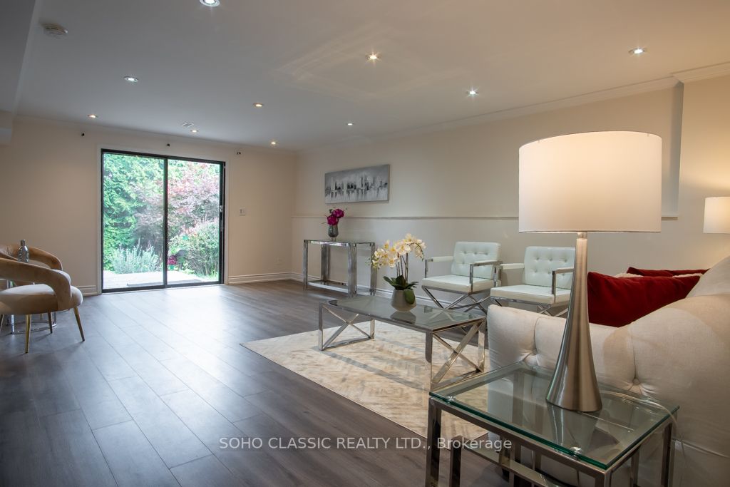 2 Lanewood Dr
