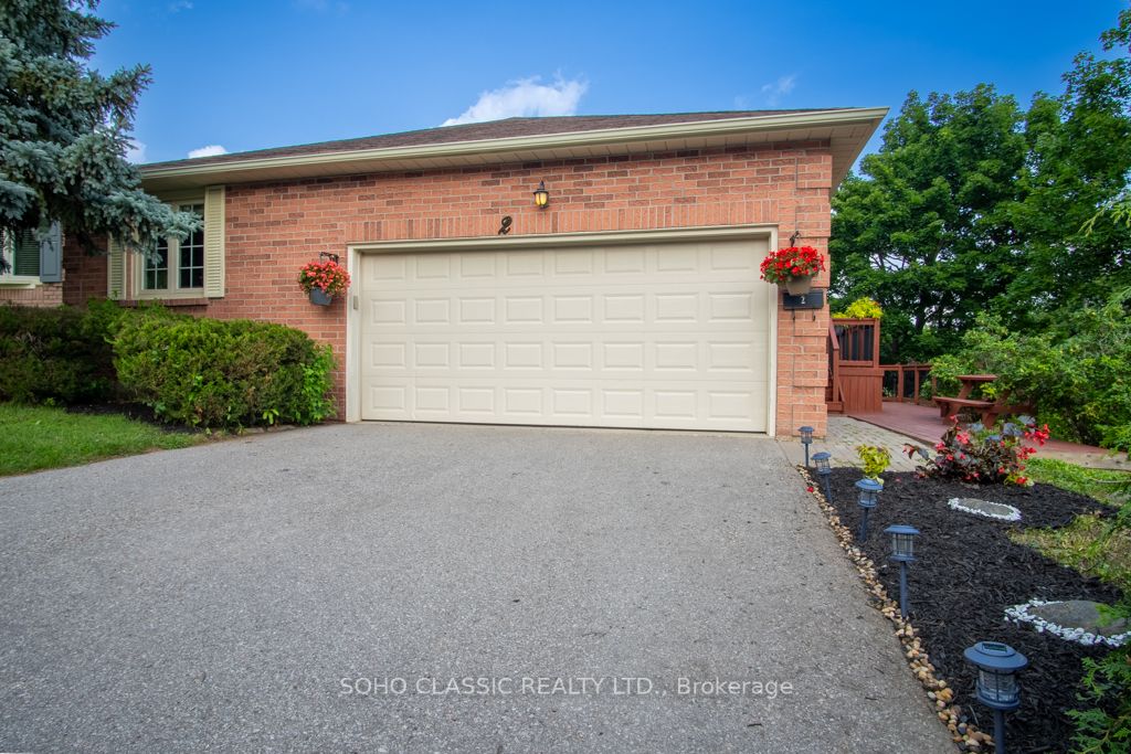 2 Lanewood Dr
