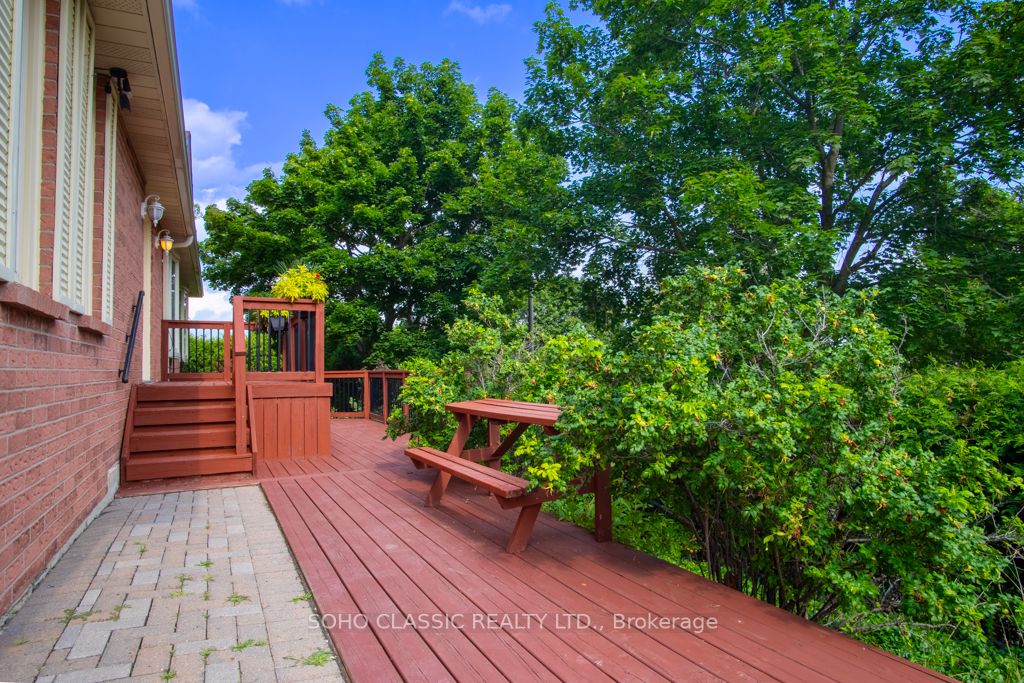 2 Lanewood Dr