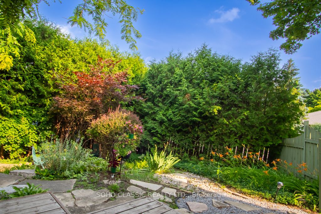 2 Lanewood Dr