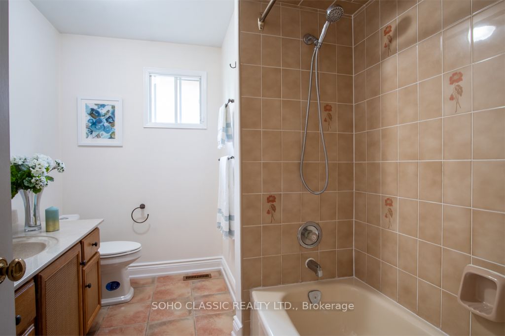 2 Lanewood Dr