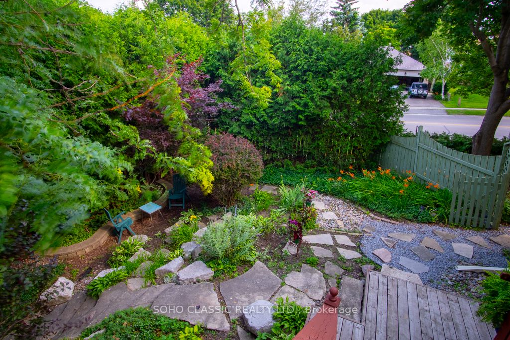 2 Lanewood Dr