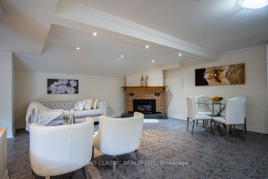 2 Lanewood Dr