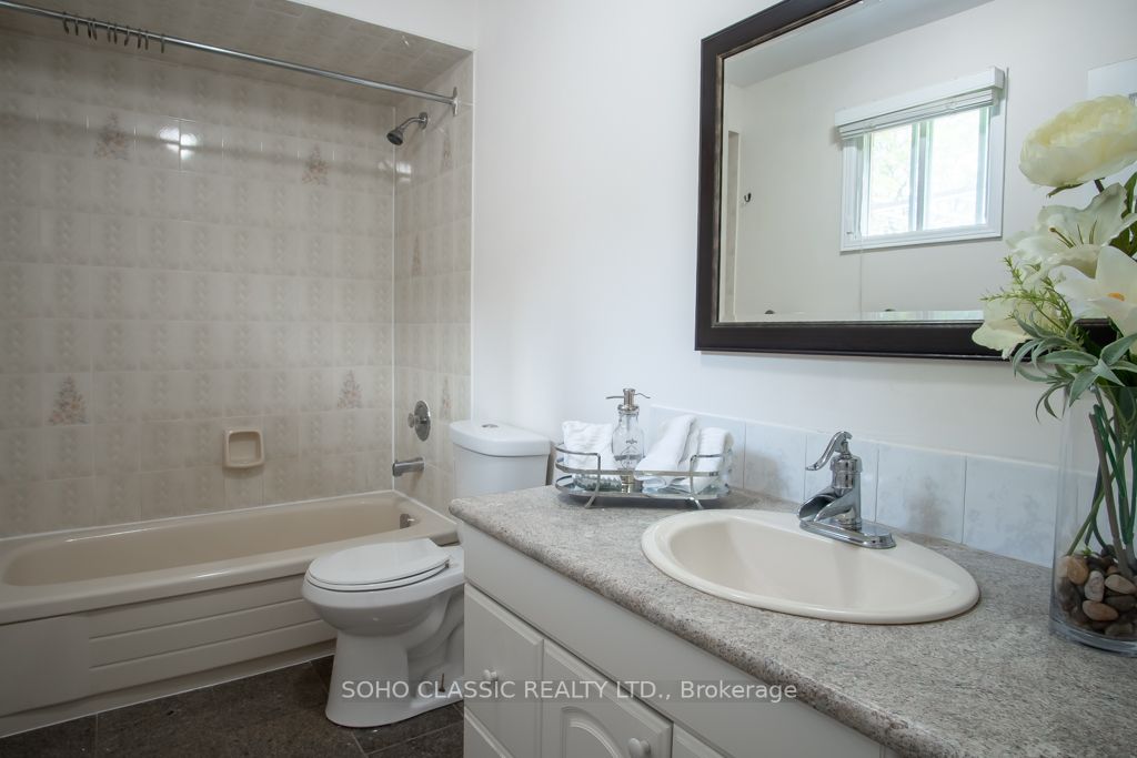2 Lanewood Dr