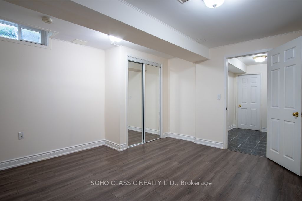 2 Lanewood Dr
