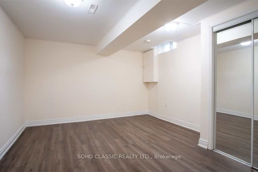 2 Lanewood Dr