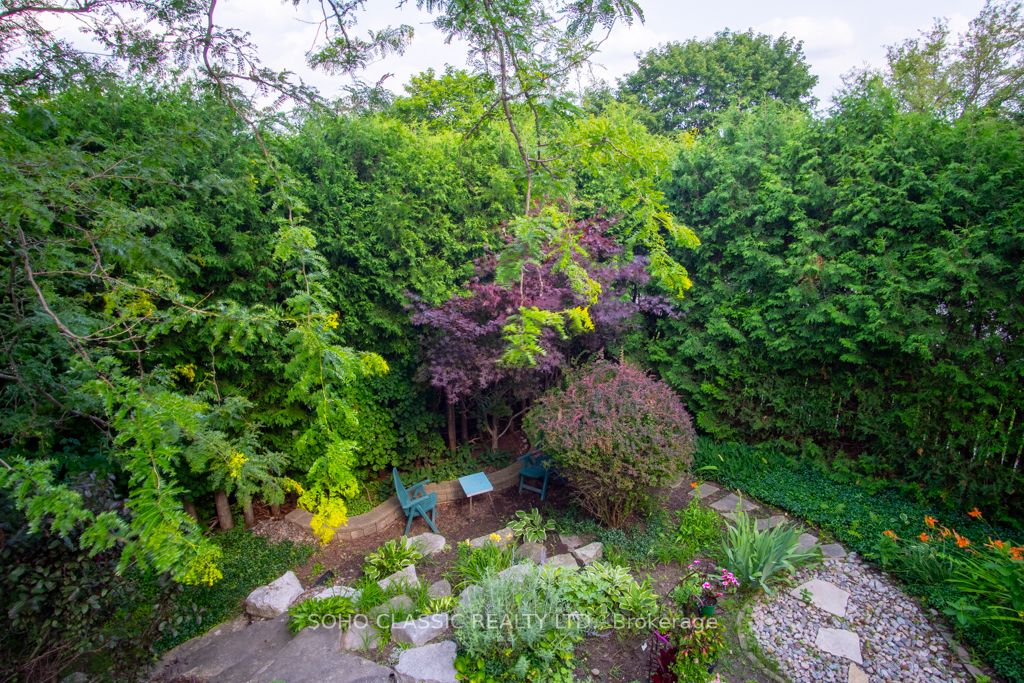 2 Lanewood Dr