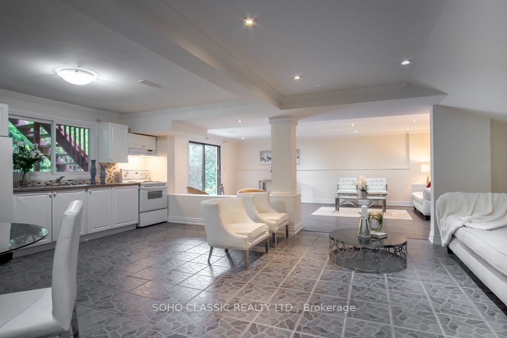 2 Lanewood Dr