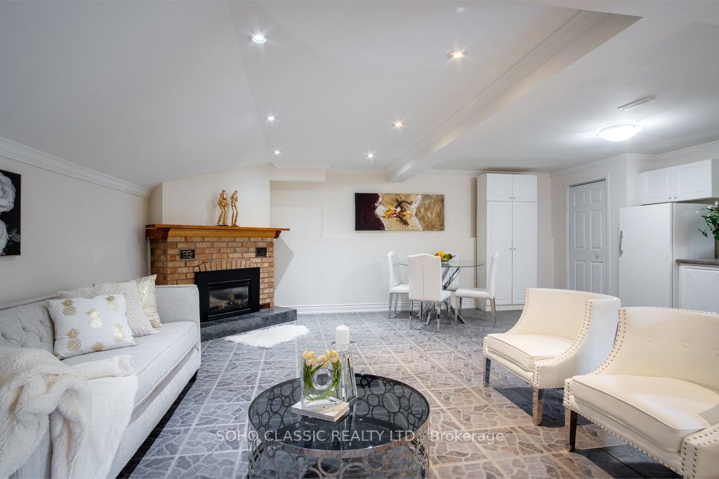 2 Lanewood Dr