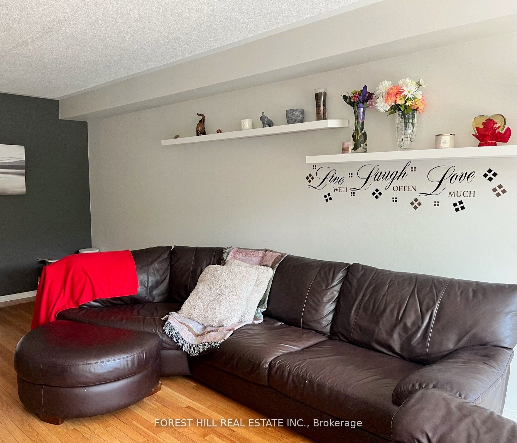 102 Lowther Ave