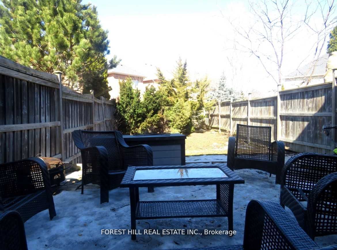 102 Lowther Ave