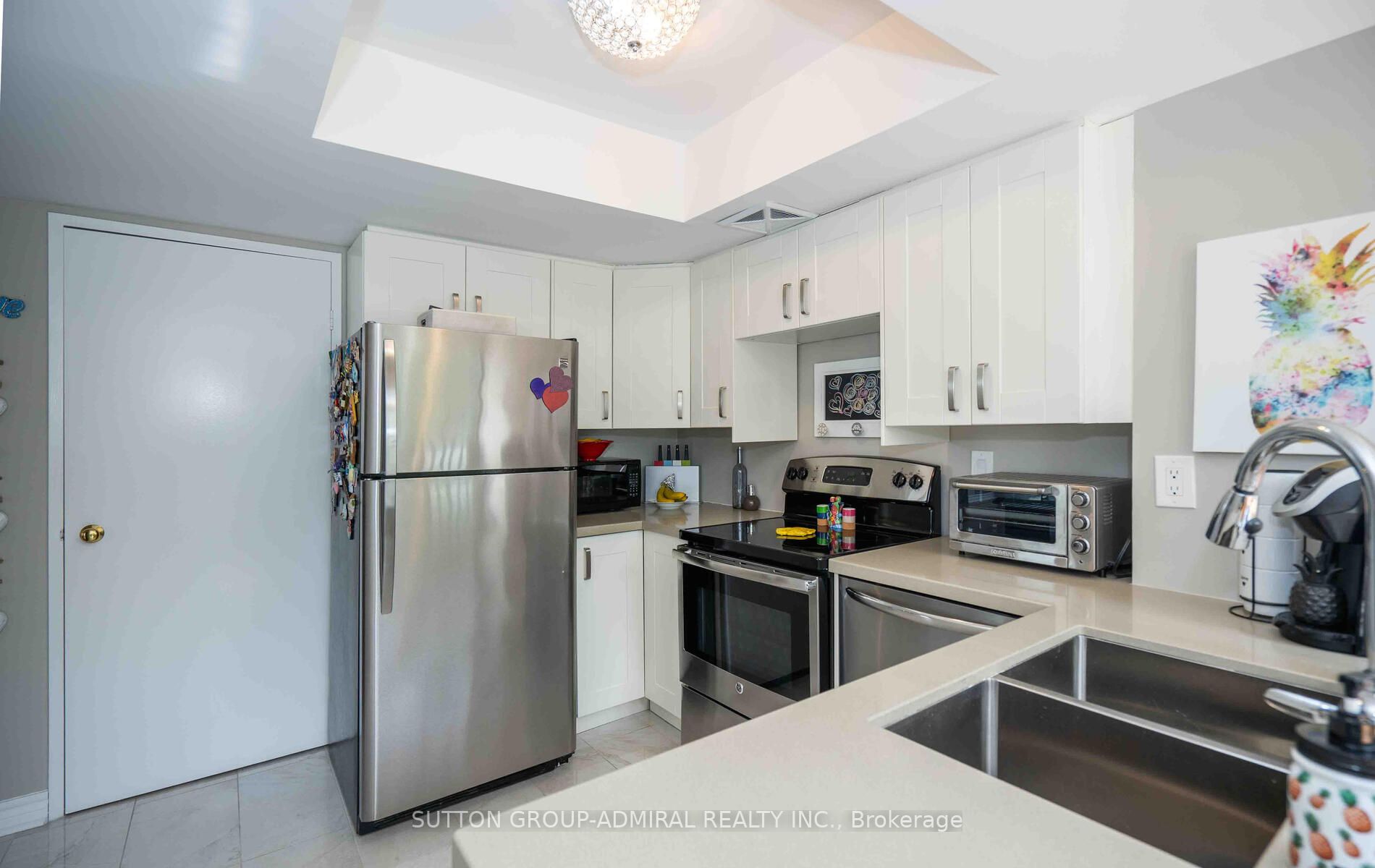 7420 Bathurst St S, #210
