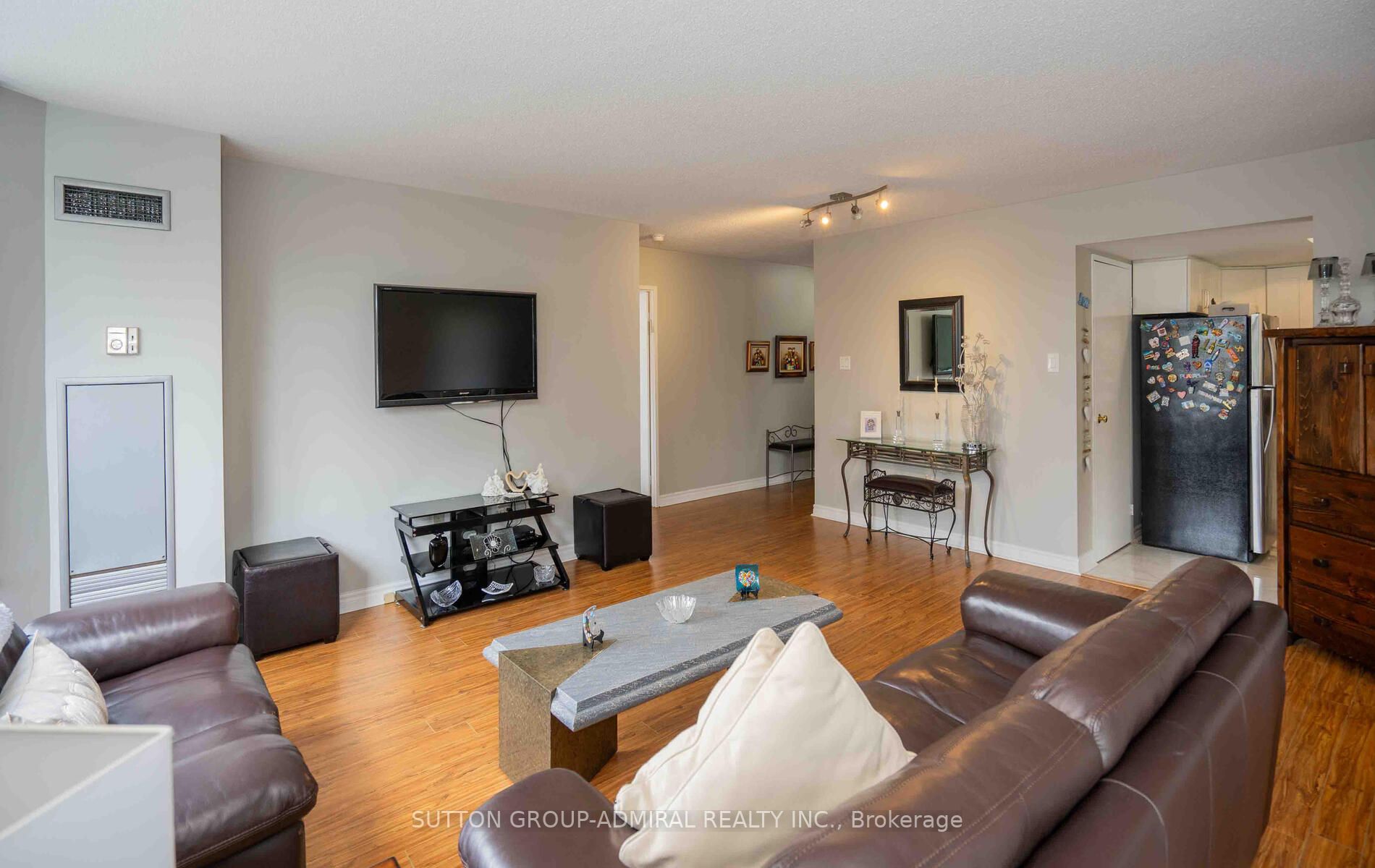 7420 Bathurst St S, #210