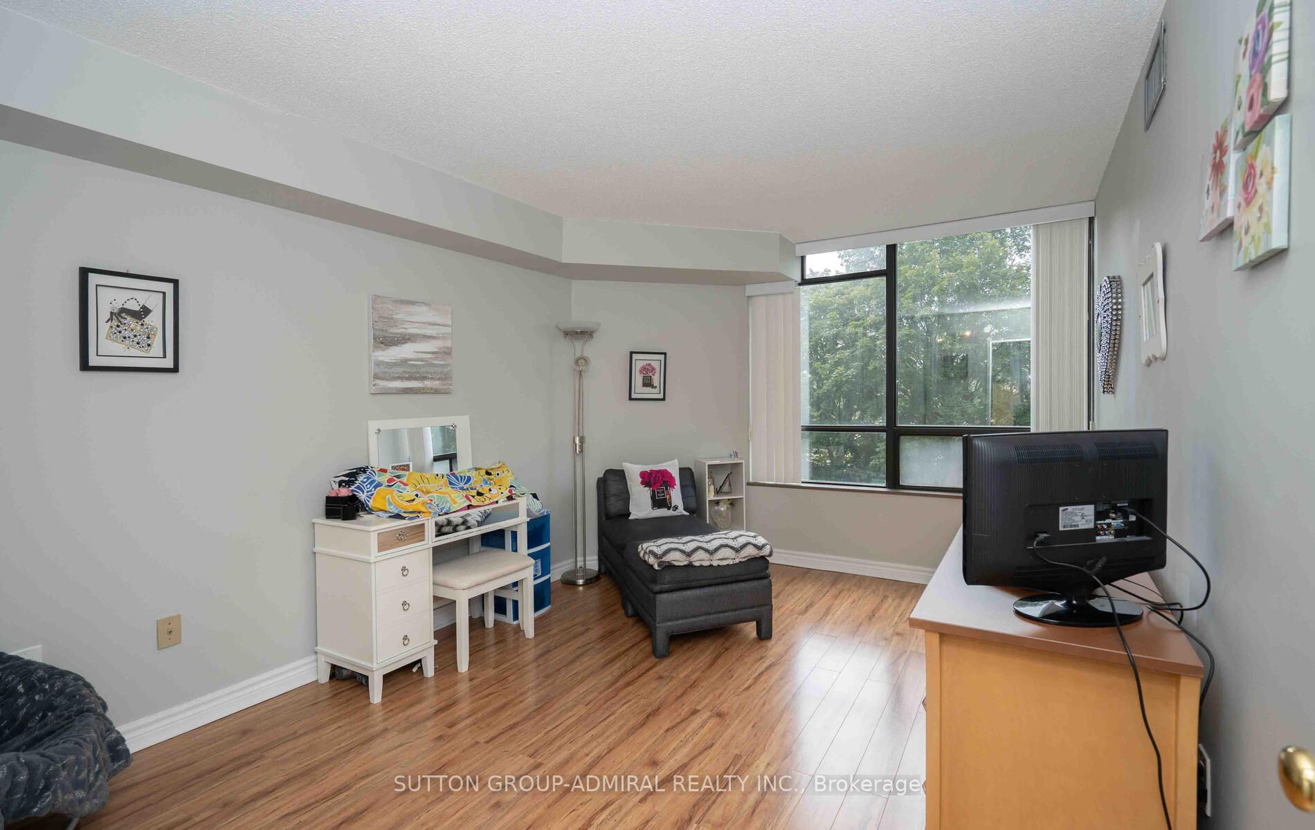 7420 Bathurst St S, #210