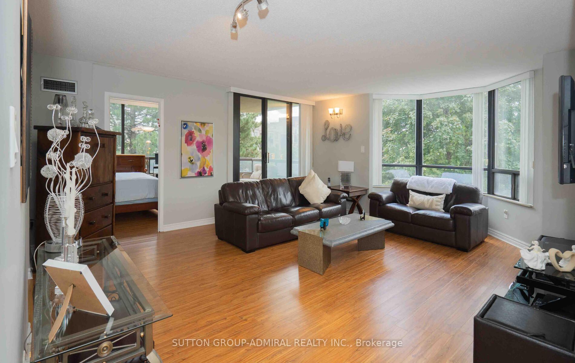 7420 Bathurst St S, #210