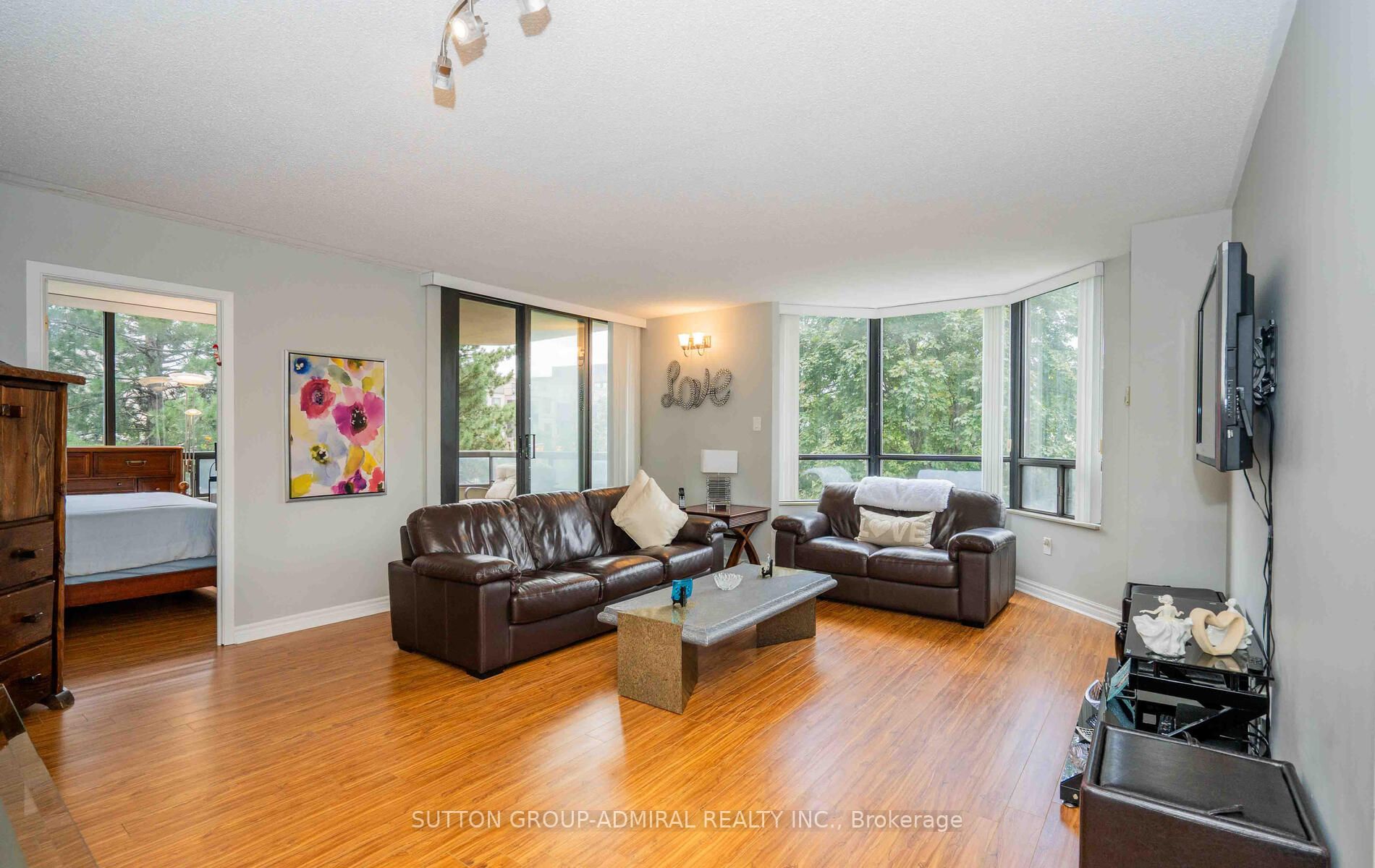 7420 Bathurst St S, #210