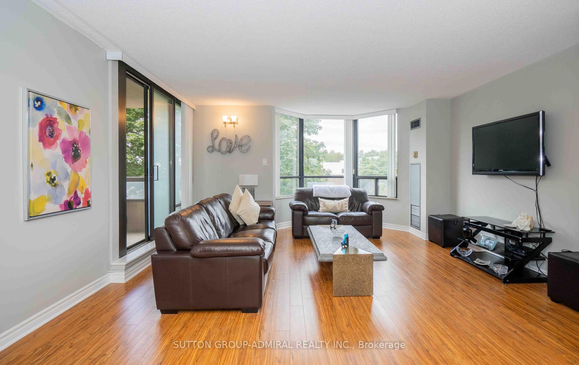 7420 Bathurst St S, #210