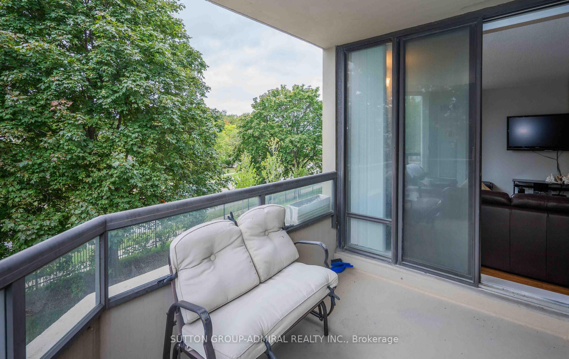 7420 Bathurst St S, #210