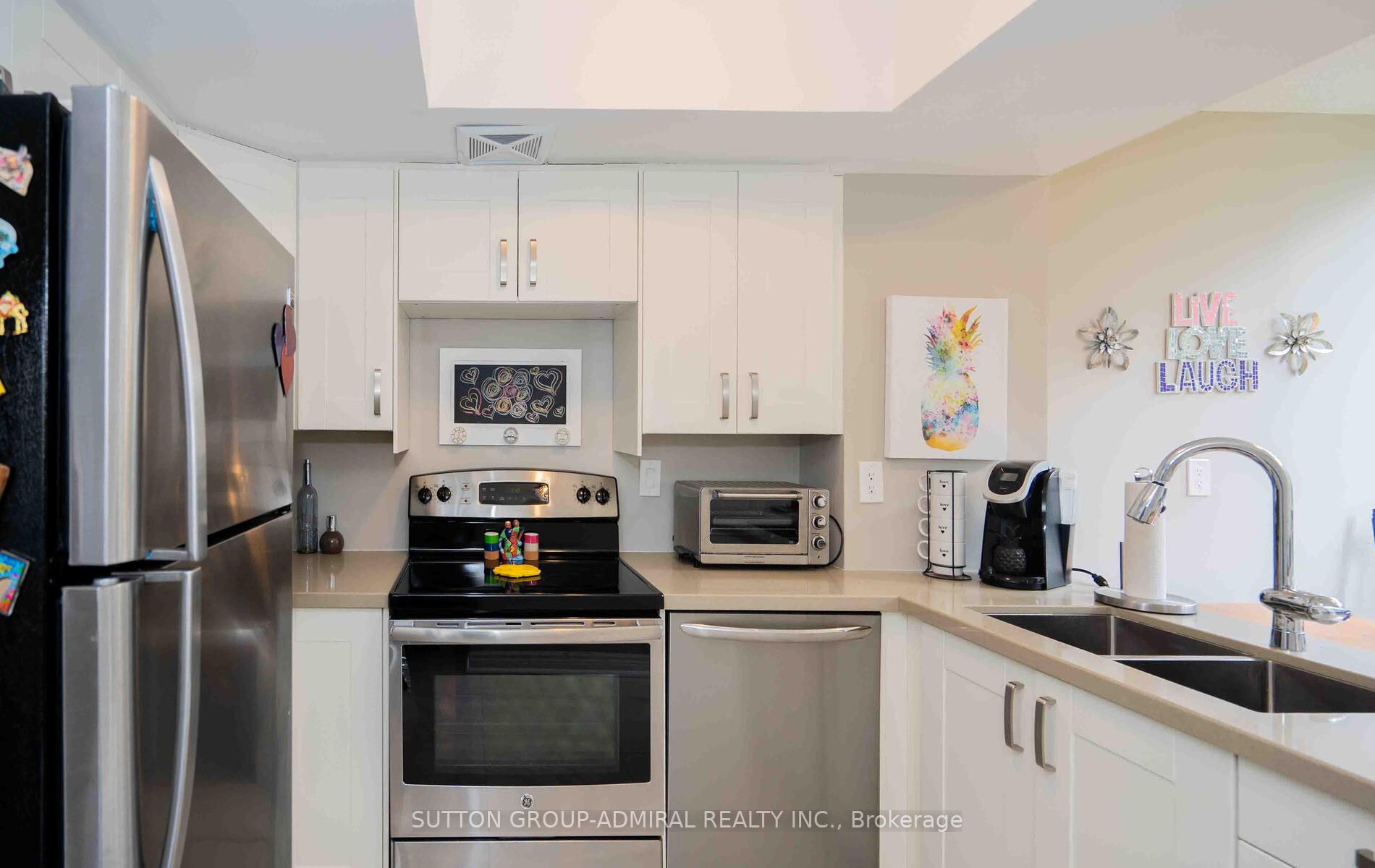 7420 Bathurst St S, #210