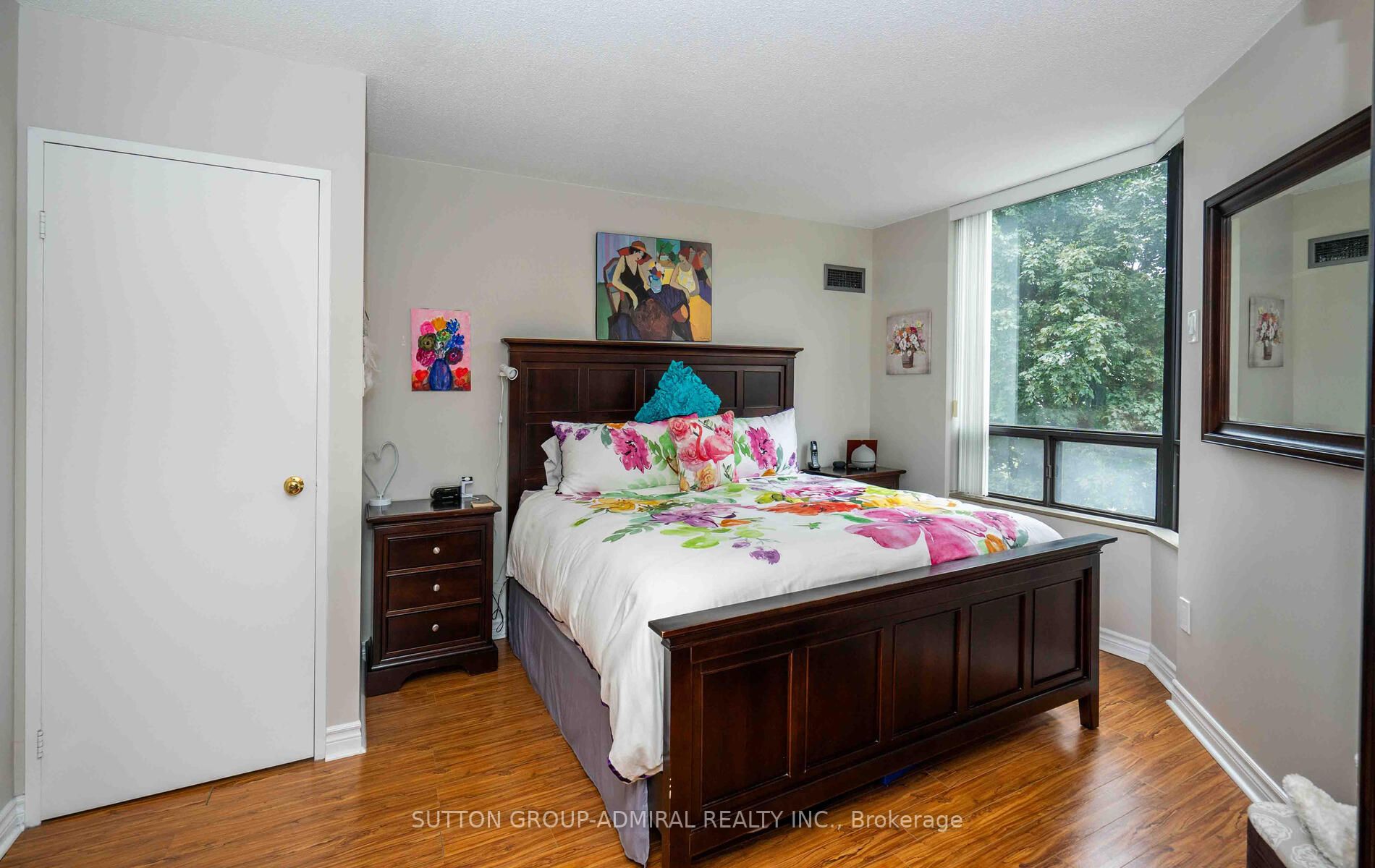7420 Bathurst St S, #210