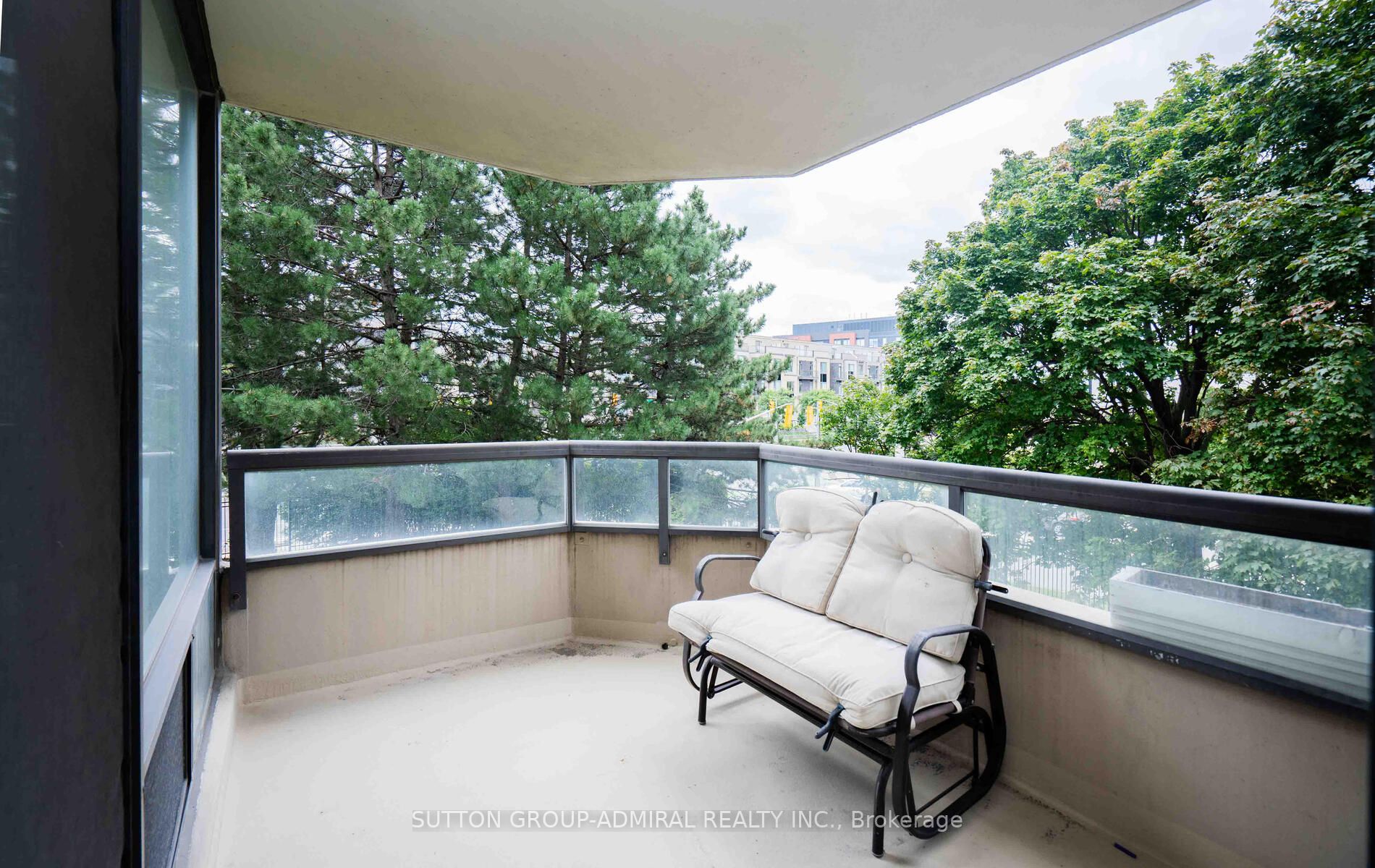 7420 Bathurst St S, #210
