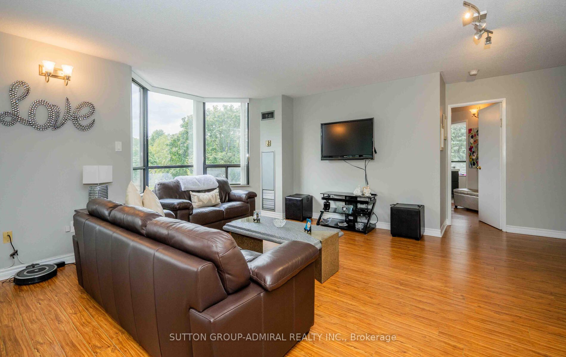 7420 Bathurst St S, #210