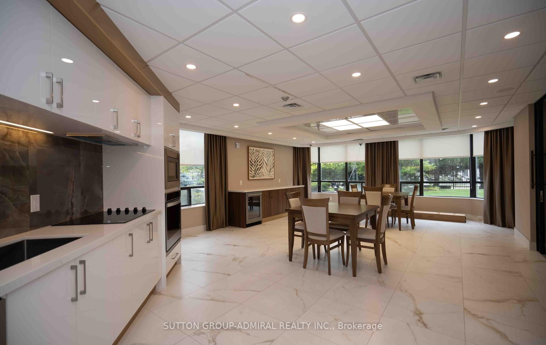 7420 Bathurst St S, #210