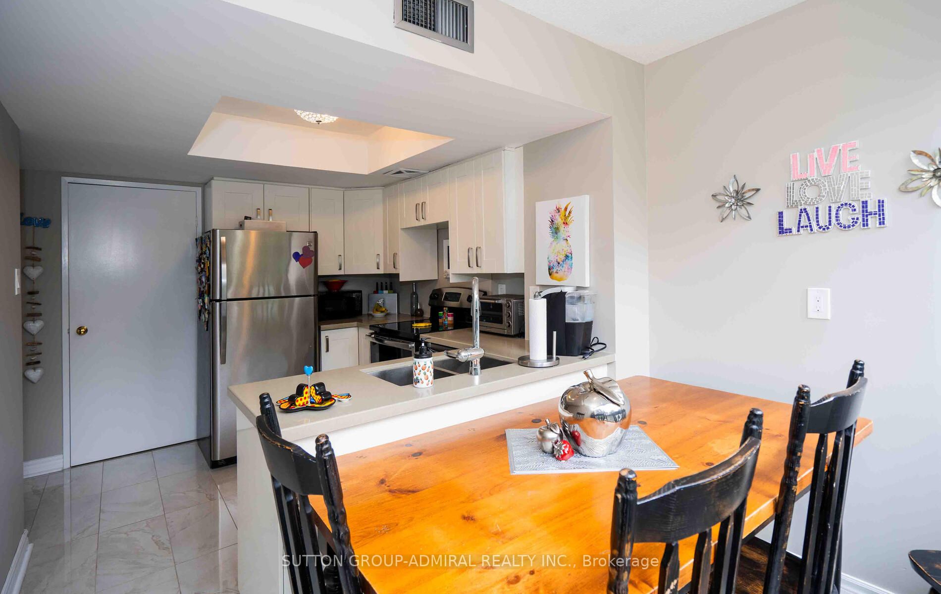 7420 Bathurst St S, #210