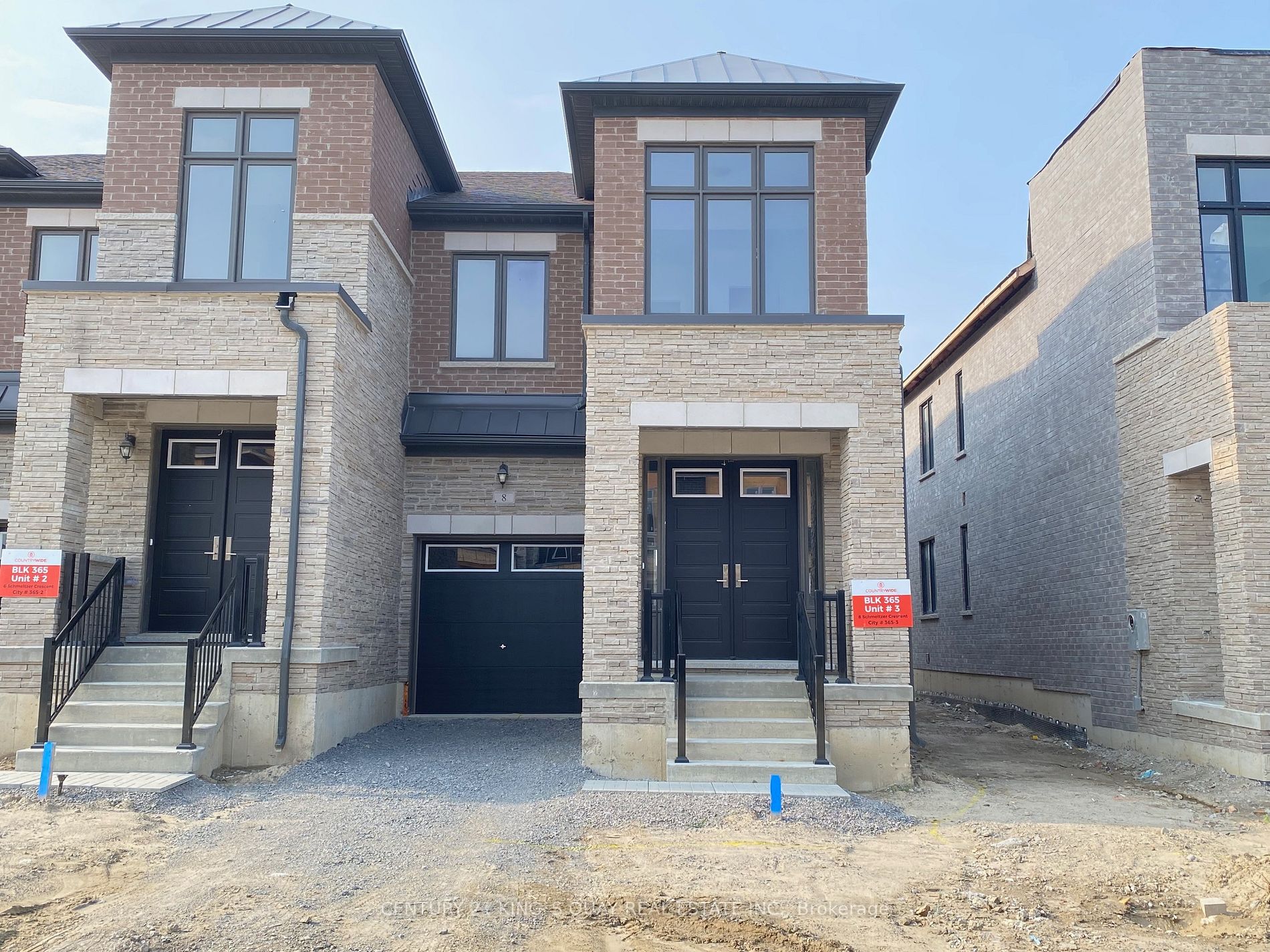 8 Schmeltzer Cres