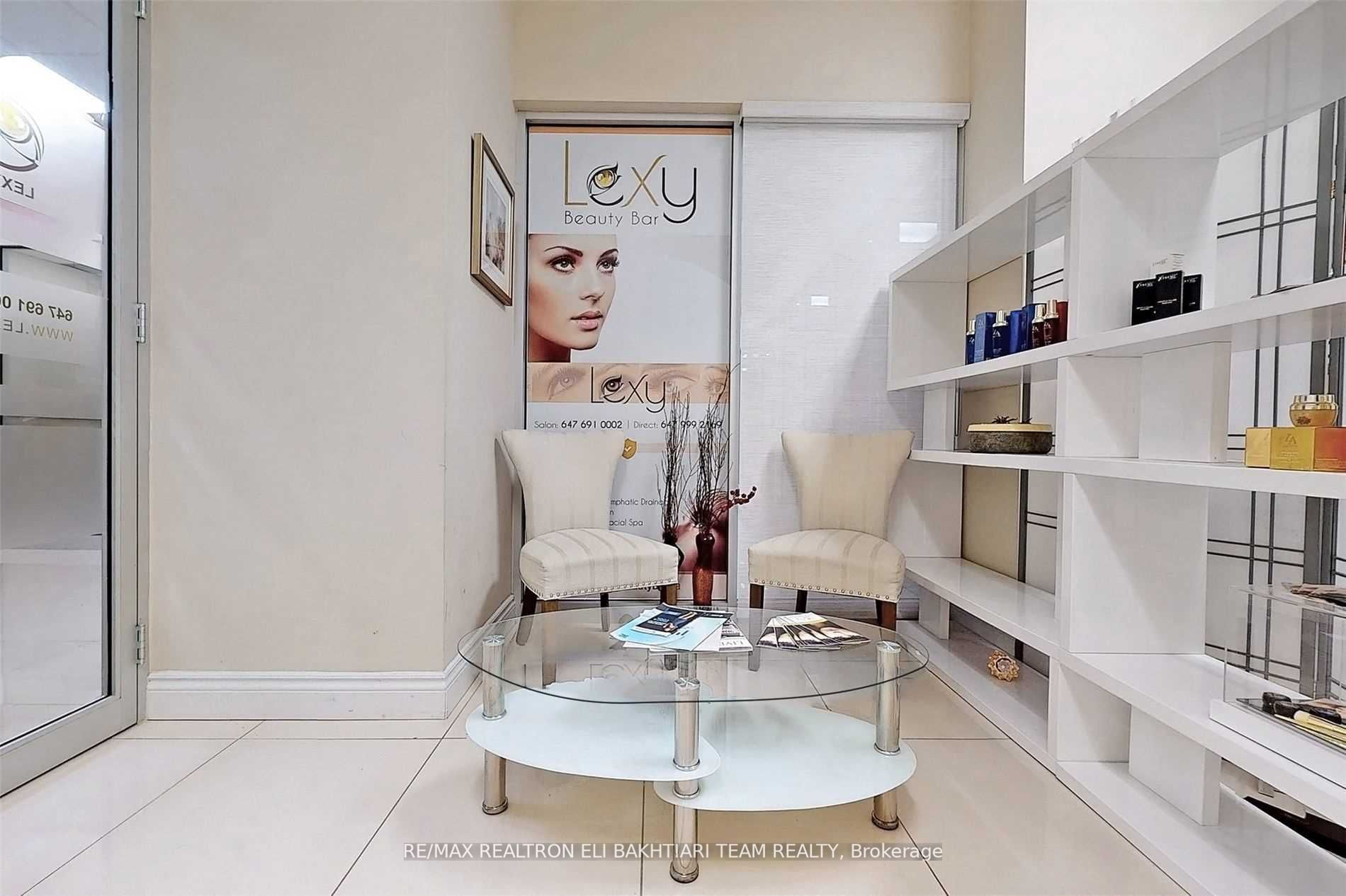 7163 Yonge St, ##262