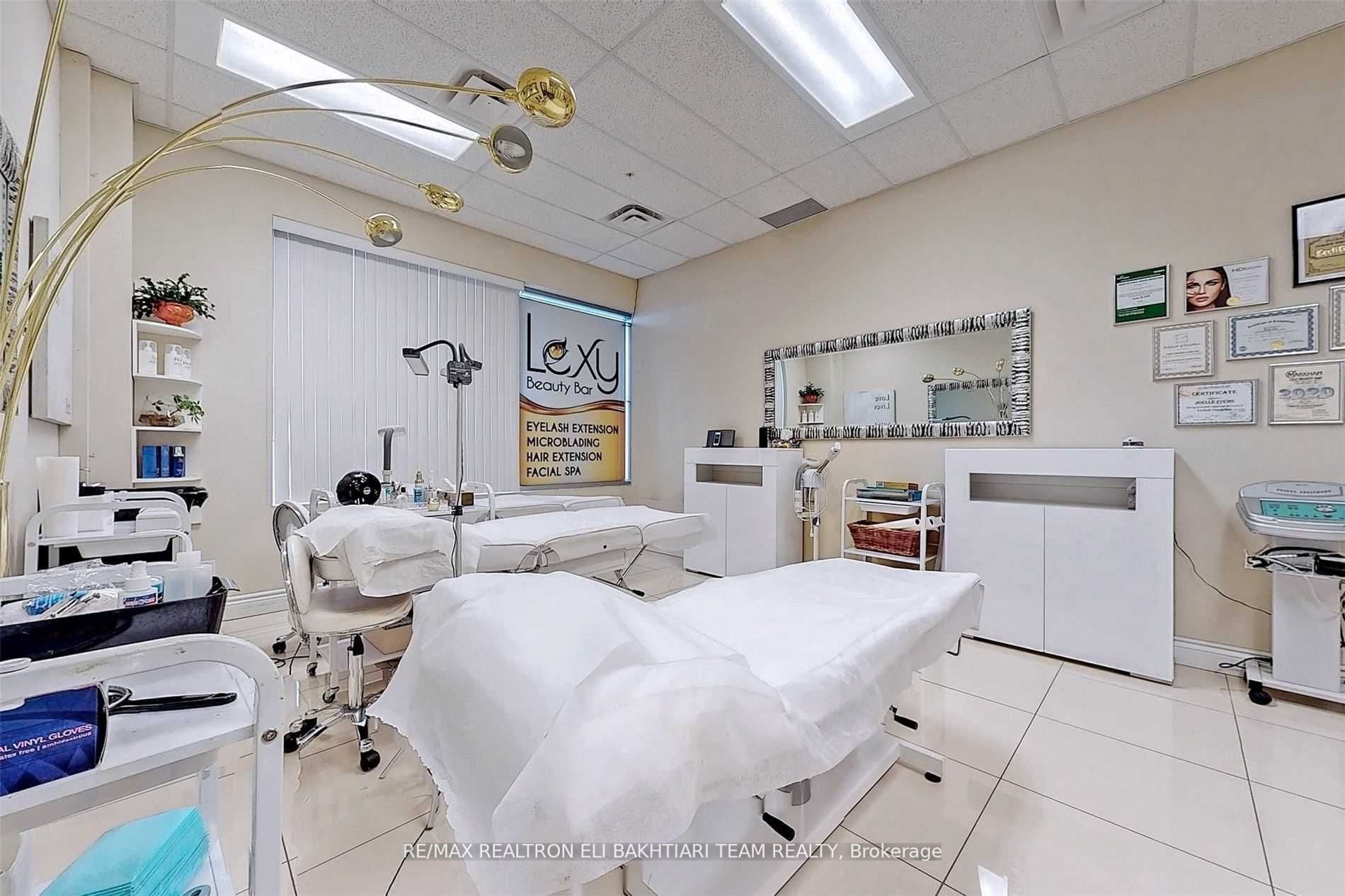 7163 Yonge St, ##262
