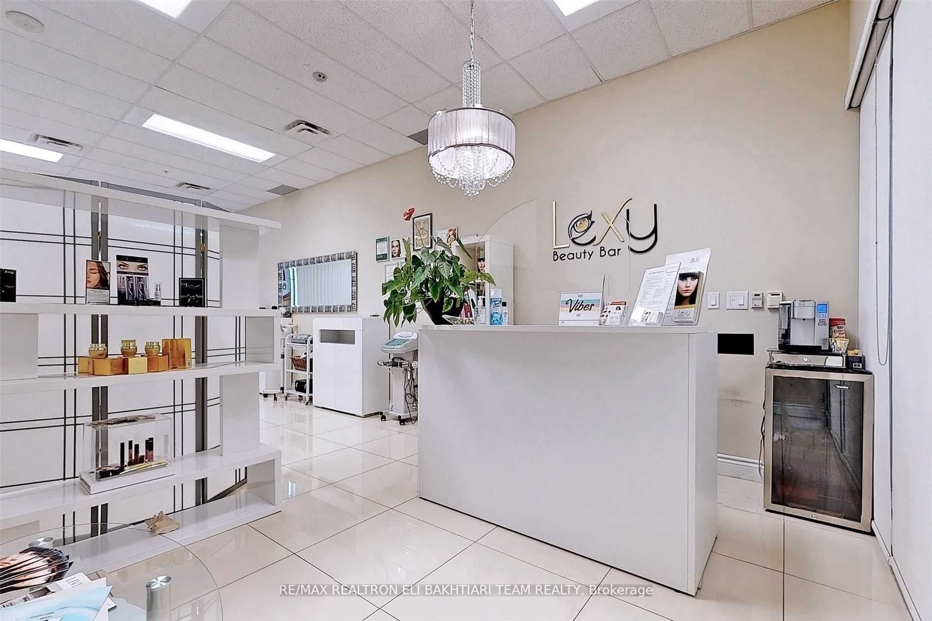 7163 Yonge St, ##262