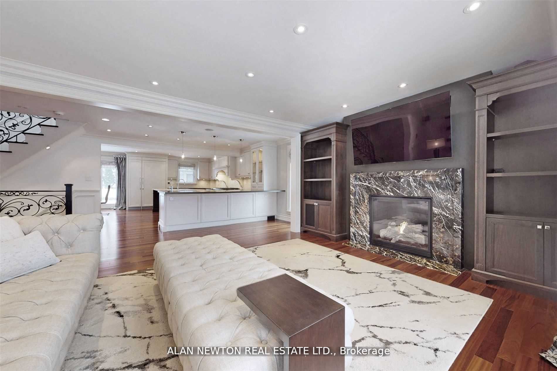 61 Riverside Blvd