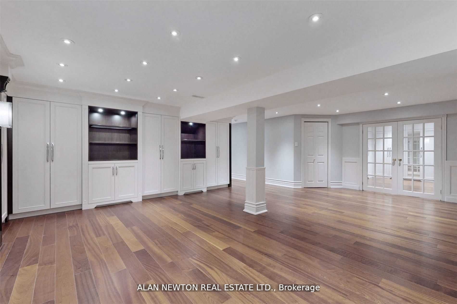 61 Riverside Blvd