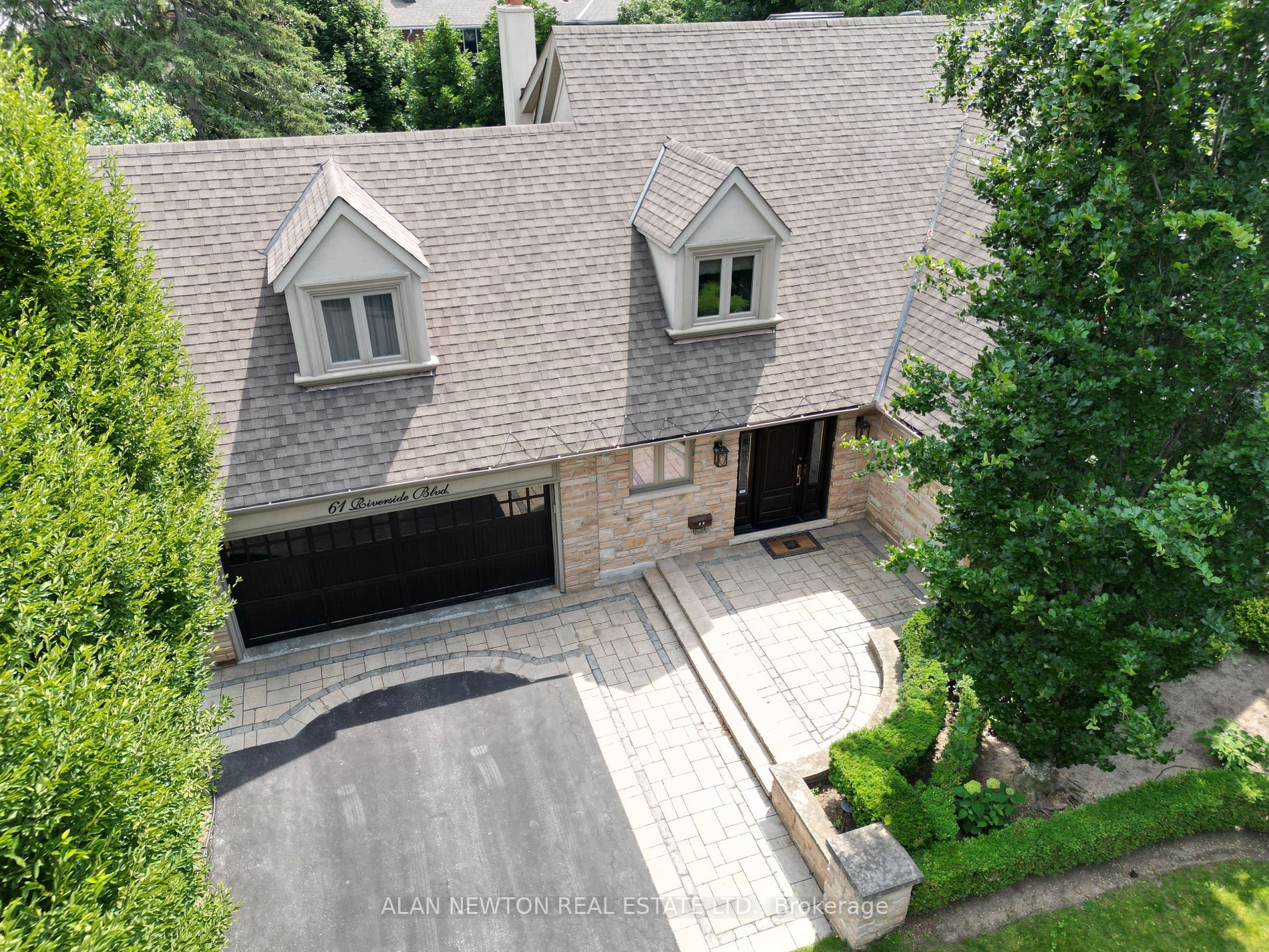 61 Riverside Blvd