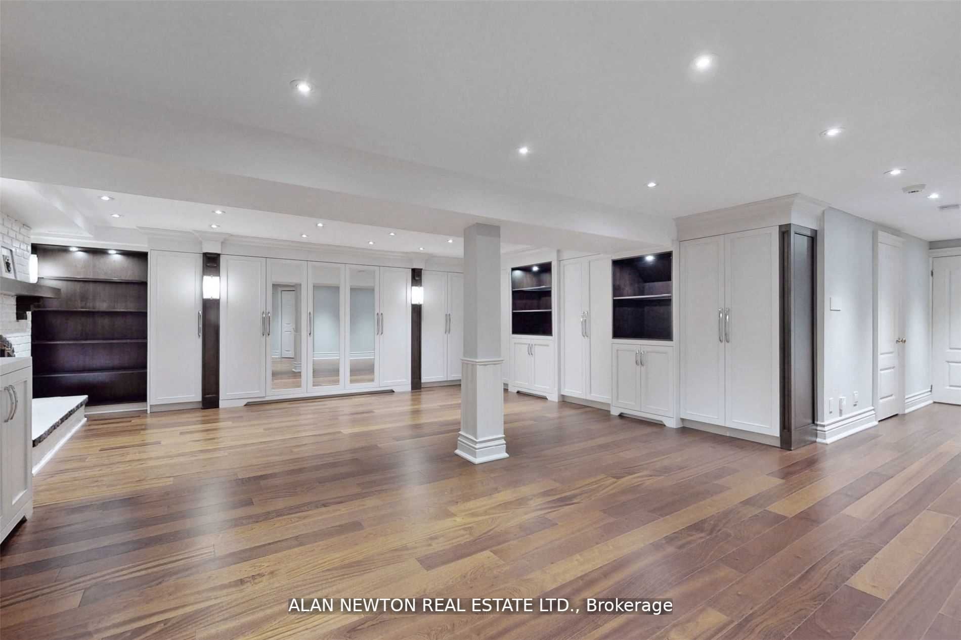 61 Riverside Blvd