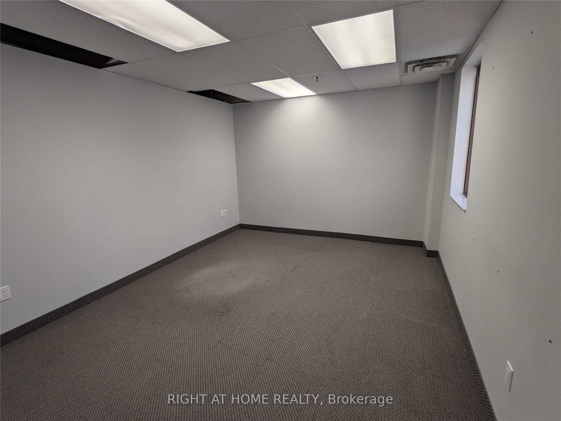 2 Brock St W, #6