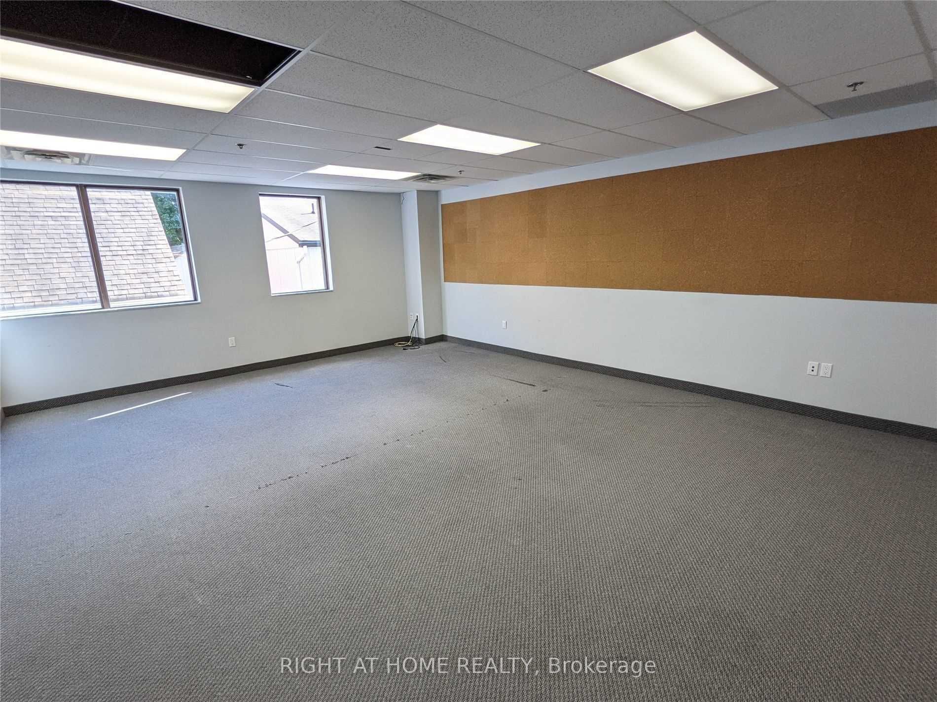 2 Brock St W, #6