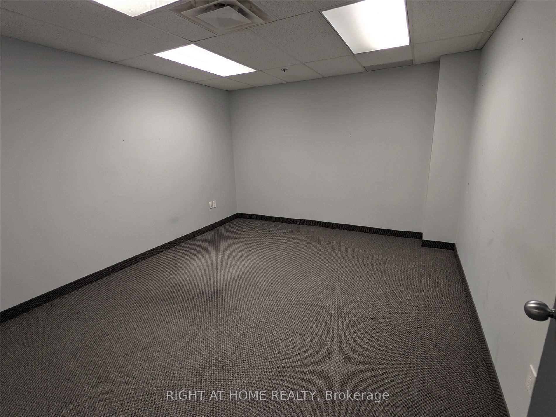 2 Brock St W, #6