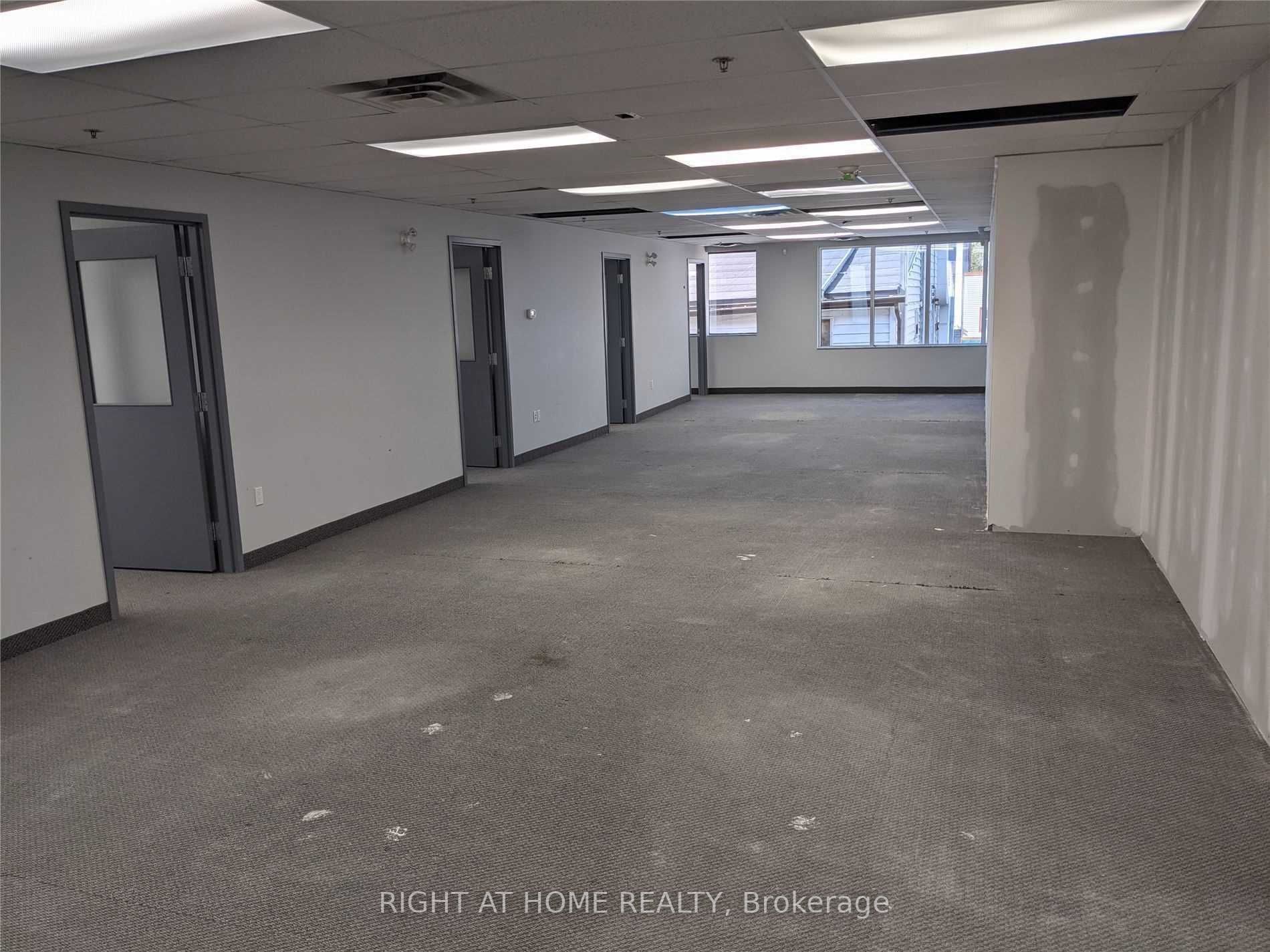 2 Brock St W, #6