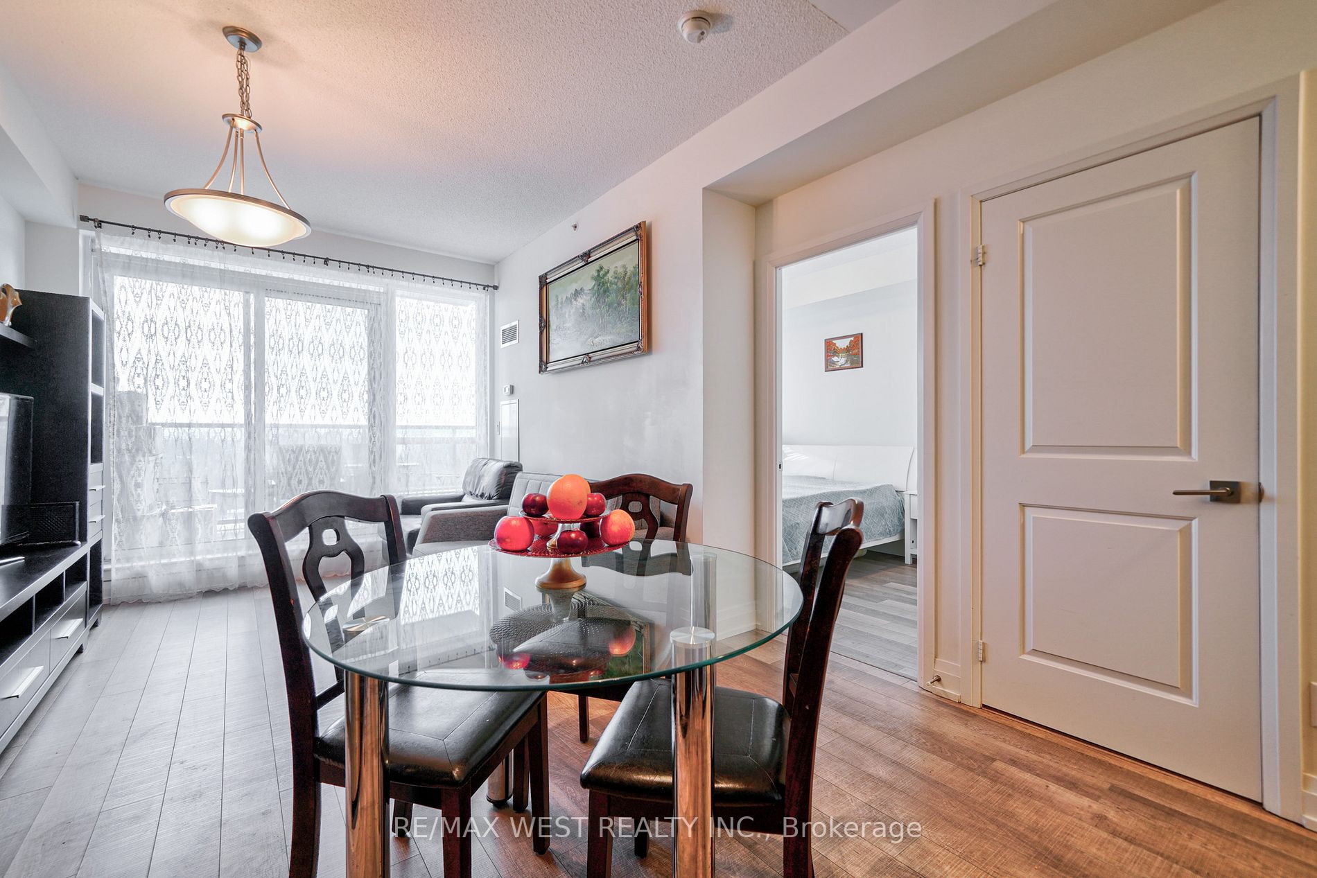 7167 Yonge St, #407