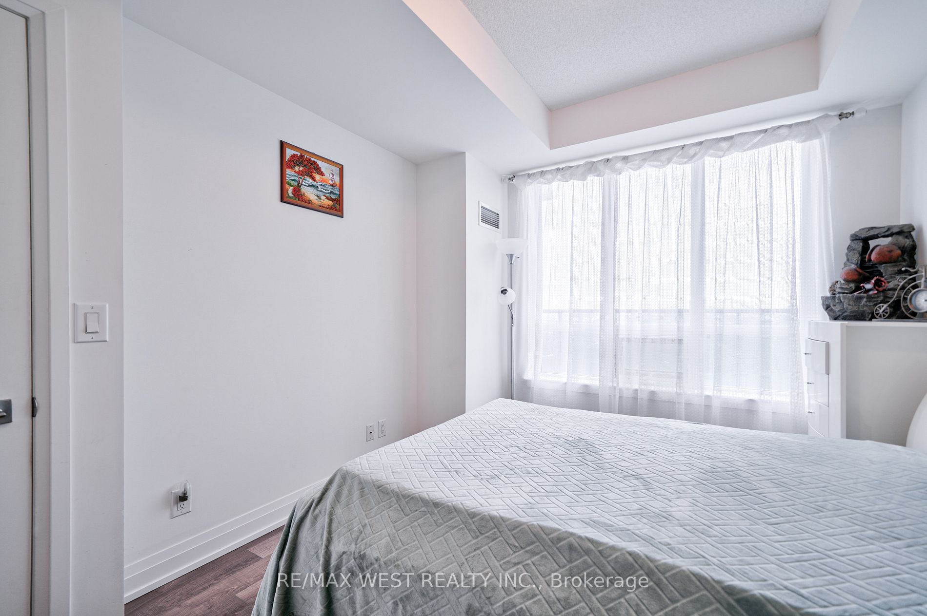 7167 Yonge St, #407