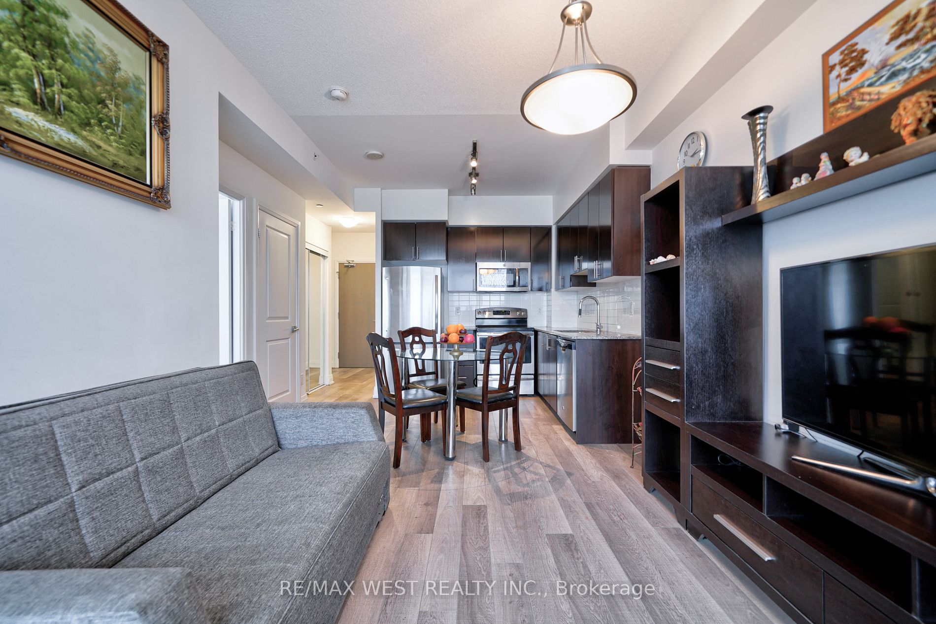 7167 Yonge St, #407