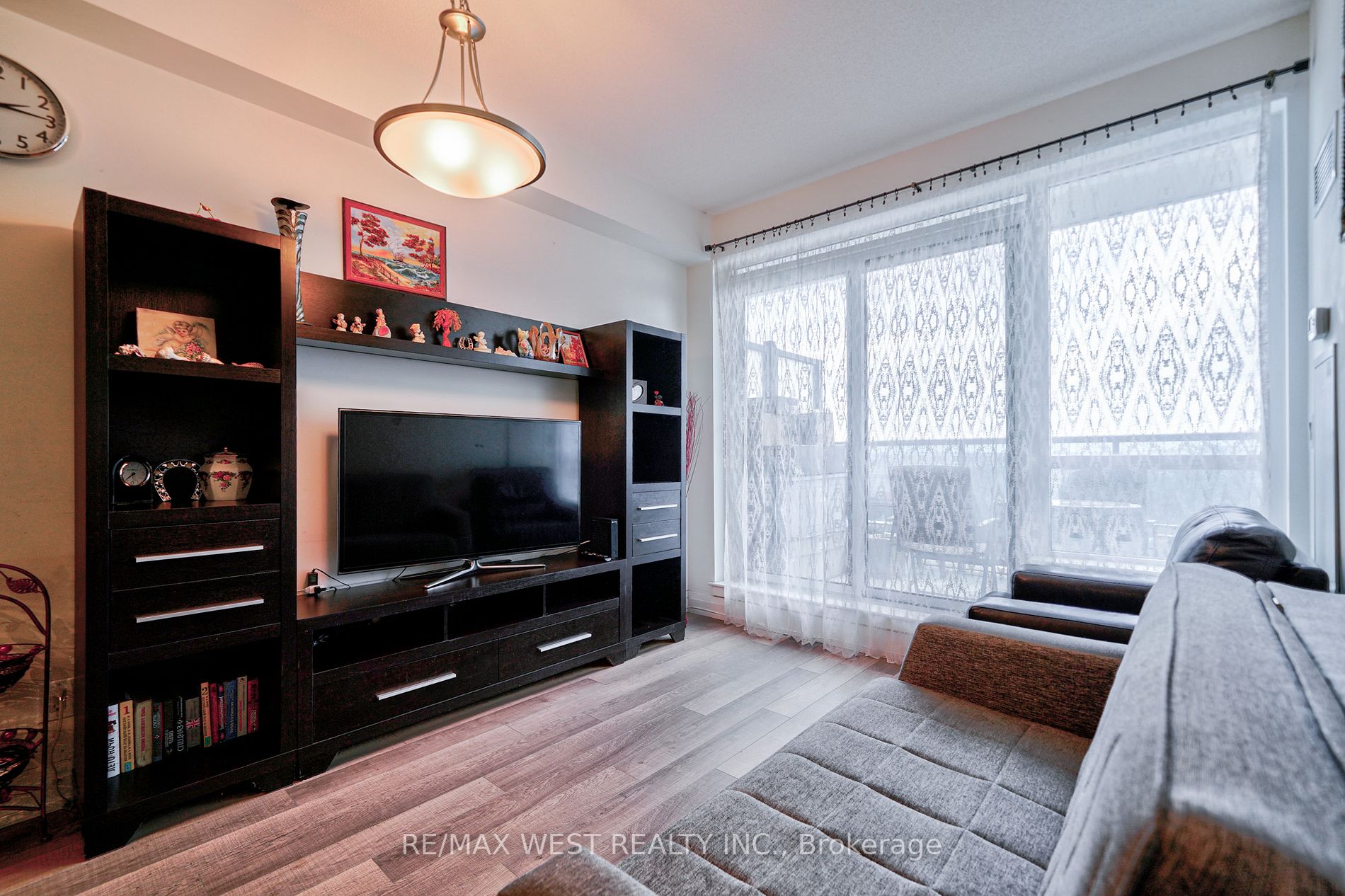 7167 Yonge St, #407