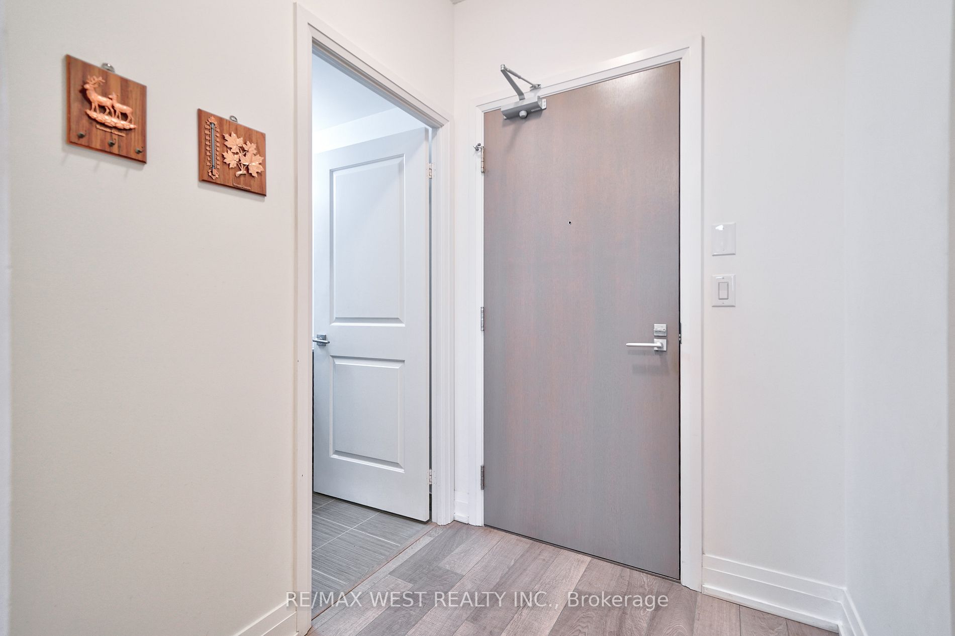 7167 Yonge St, #407